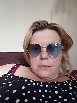 Snapshot of pinkieMilfPUSY chatting on 9, 6, 2026 pinkieMilfPUSY online show from 9, 6, 2026