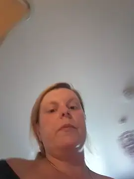 Snapshot of pinkieMilfPUSY chatting on 23, 6, 2026 pinkieMilfPUSY online show from 23, 6, 2026