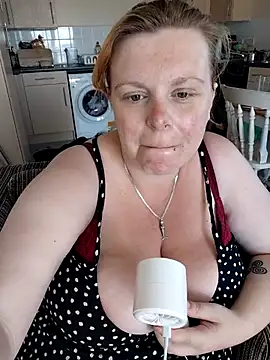 Snapshot of pinkieMilfPUSY chatting on 6, 7, 2026 pinkieMilfPUSY online show from 6, 7, 2026