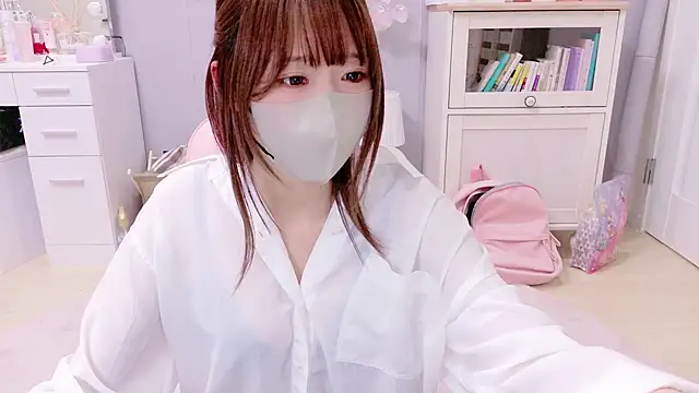 Yui-Ch online show from 23, 2, 2025