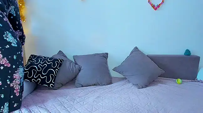 SoftlyShine online show from 4, 3, 2025