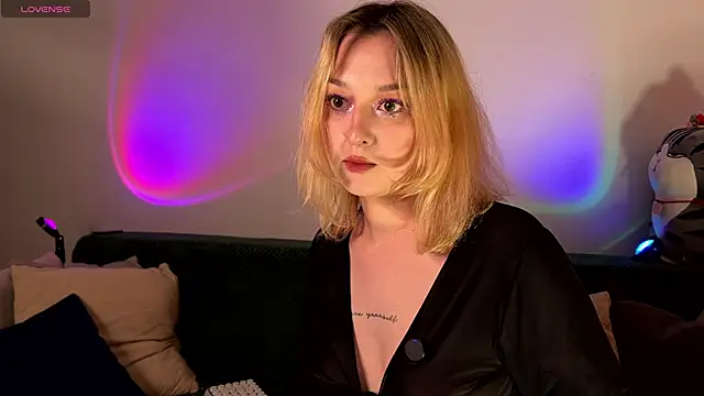 Snapshot of CrystalRey chatting on 11, 6, 2026 CrystalRey online show from 11, 6, 2026