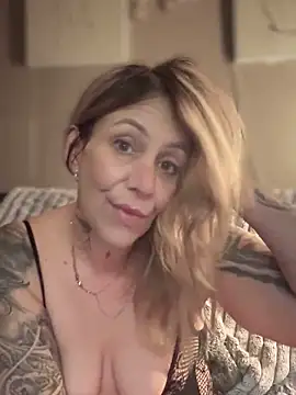 blondebitch2 online show from 8, 3, 2025