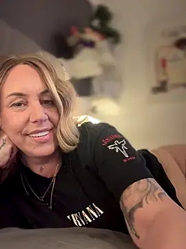 blondebitch2 online show from 15, 11, 2025