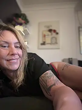 blondebitch2 online show from 18, 2, 2025