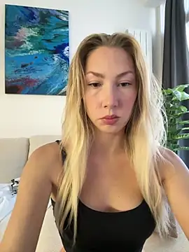 LuisaBecker online show from 28, 11, 2025