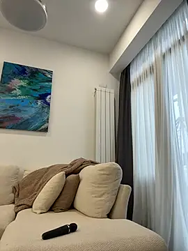 LuisaBecker online show from 10, 4, 2026