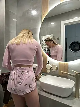 LuisaBecker online show from 14, 4, 2026