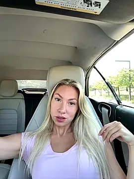 Snapshot of LuisaBecker chatting on 15, 10, 2025 LuisaBecker online show from 15, 10, 2025