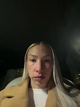 Snapshot of LuisaBecker chatting on 13, 2, 2025 LuisaBecker online show from 13, 2, 2025