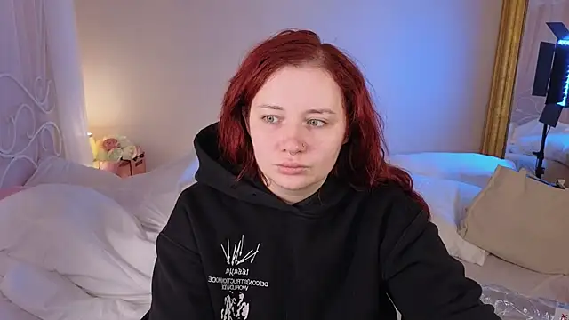 Snapshot of carolina_elf chatting on 11, 9, 2025 carolina elf online show from 11, 9, 2025