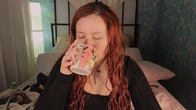 Snapshot of carolina_elf chatting on 18, 10, 2025 carolina elf online show from 18, 10, 2025