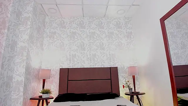 Snapshot of xenia_golden chatting on 28, 11, 2025 xenia golden online show from 28, 11, 2025