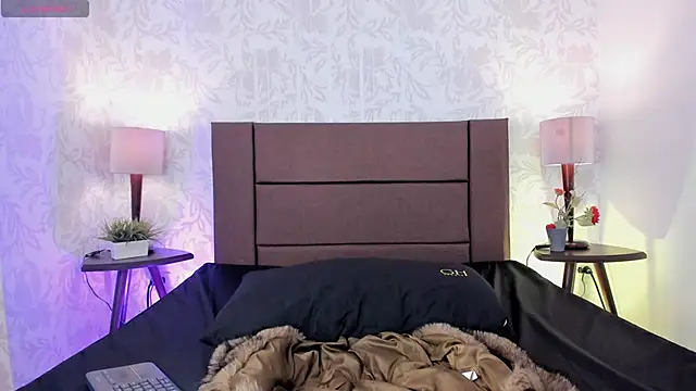 Snapshot of xenia_golden chatting on 18, 10, 2025 xenia golden online show from 18, 10, 2025