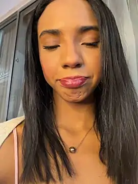Snapshot of xenia_golden chatting on 18, 6, 2026 xenia golden online show from 18, 6, 2026