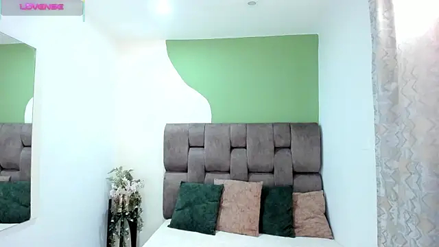  AlejaCruz  online show from 22, 11, 2025