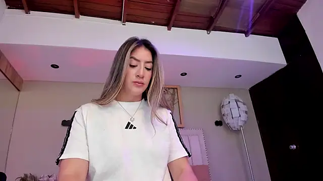  AlejaCruz  online show from 5, 4, 2026