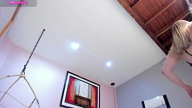  AlejaCruz  online show from 17, 12, 2025