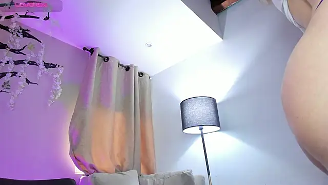  AlejaCruz  online show from 11, 2, 2026