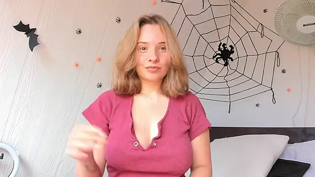 Snapshot of Sophy_Bunny chatting on 16, 10, 2025 Sophy Bunny online show from 16, 10, 2025