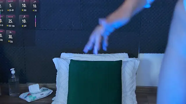 Snapshot of GinaMence chatting on 26, 11, 2025 GinaMence online show from 26, 11, 2025