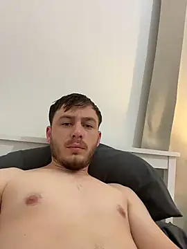 Snapshot of Julian128 chatting on 4, 11, 2025 Julian128 online show from 4, 11, 2025