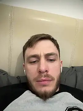 Snapshot of Julian128 chatting on 5, 3, 2025 Julian128 online show from 5, 3, 2025