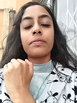 cleopatra-phaedra online show from 8, 1, 2025