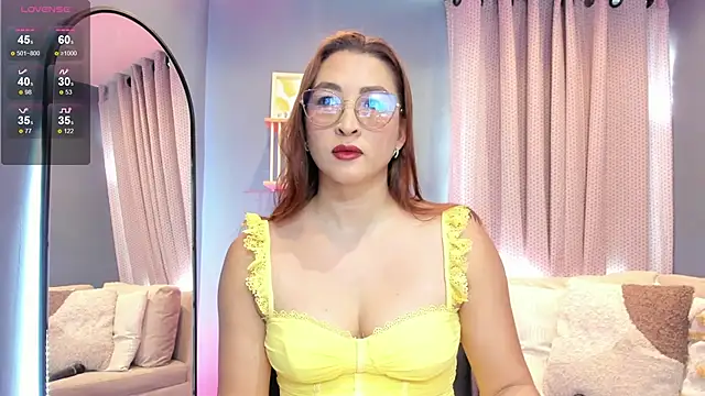  LaraMom  online show from 9, 6, 2026