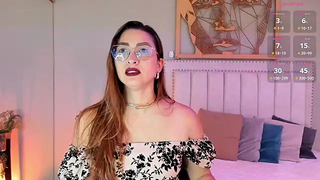  LaraMom  online show from 13, 4, 2026