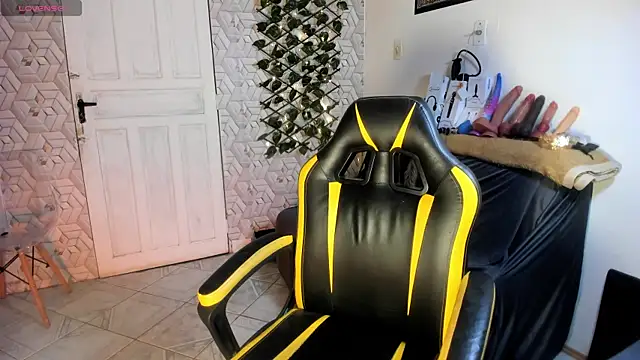 Chica hot dirty online show from 9, 11, 2025