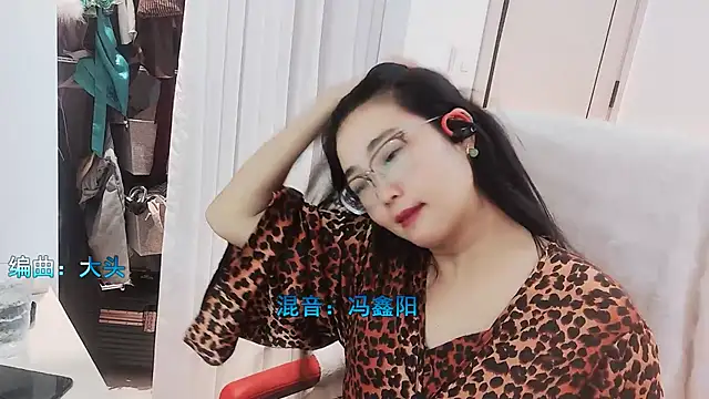 Snapshot of Floor_oo chatting on 24, 11, 2025 Floor oo online show from 24, 11, 2025