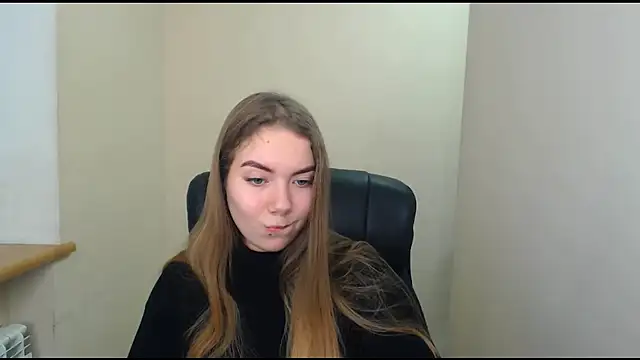 zoey deuttch online show from 5, 12, 2024