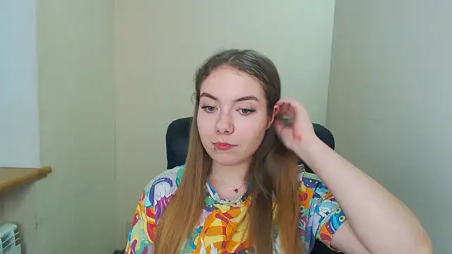 zoey deuttch online show from 5, 1, 2025