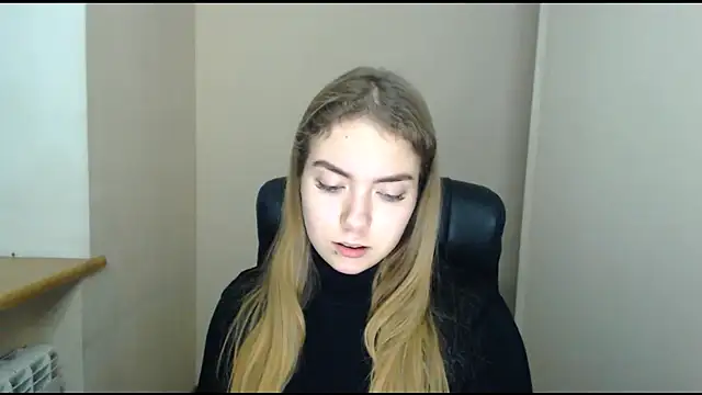 zoey deuttch online show from 5, 12, 2024