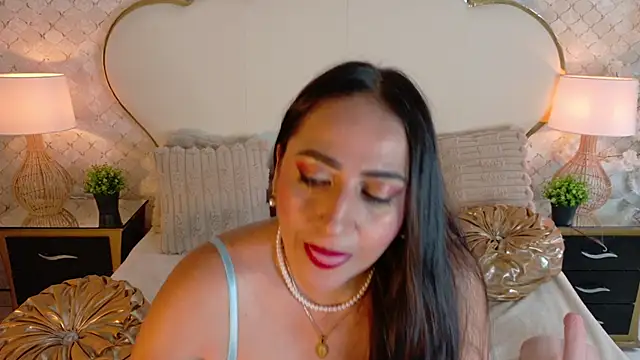 Snapshot of MayraVegas chatting on 28, 11, 2025 MayraVegas online show from 28, 11, 2025