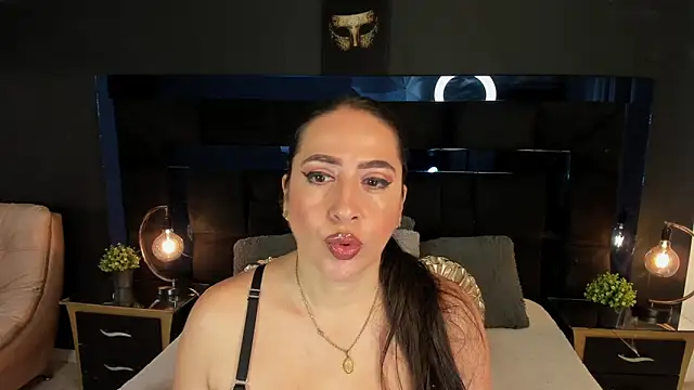 MayraVegas online show from 7, 2, 2025