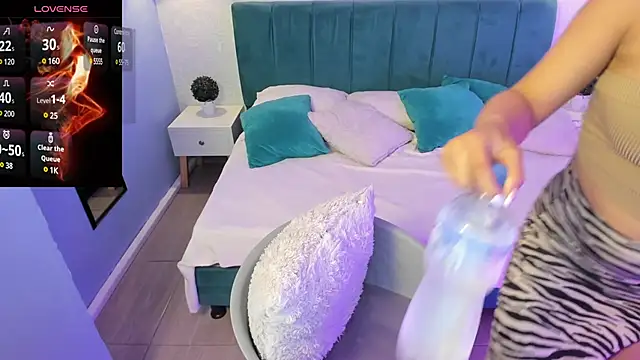 tiffani  love online show from 28, 2, 2025