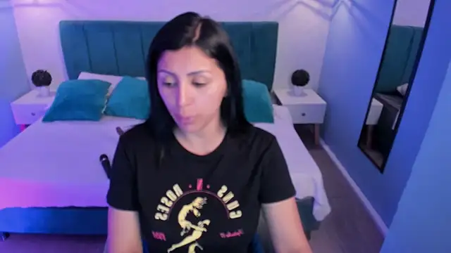 tiffani  love online show from 26, 2, 2025