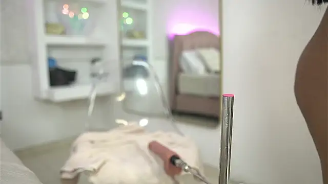 Emi latingirl online show from 1, 3, 2026