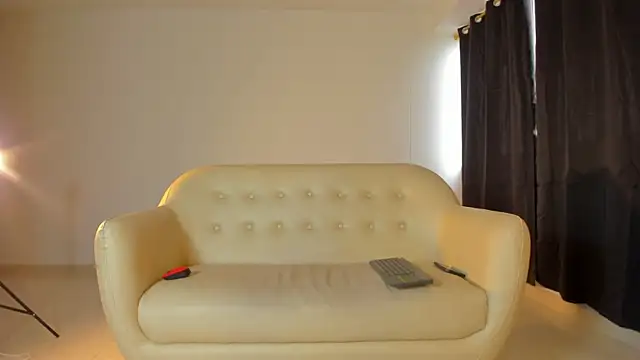 Emi latingirl online show from 19, 12, 2025