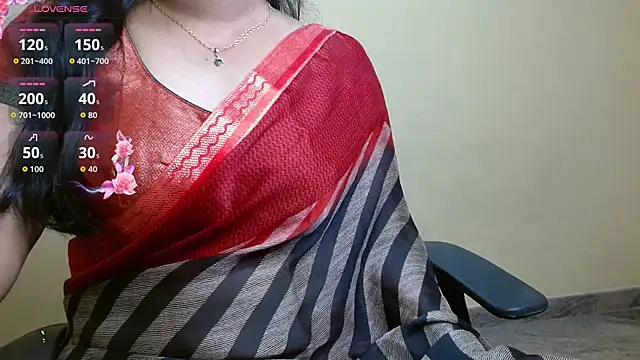 Snapshot of Nithya_05 chatting on 22, 11, 2025 Nithya 05 online show from 22, 11, 2025