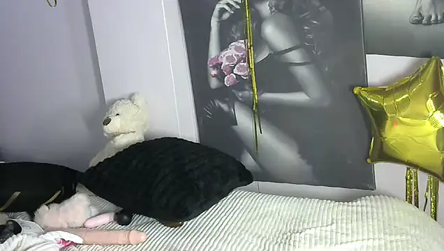 Snapshot of Petite_lexii chatting on 21, 10, 2025 Petite lexii online show from 21, 10, 2025