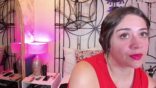 nahomi sweett online show from 22, 10, 2025