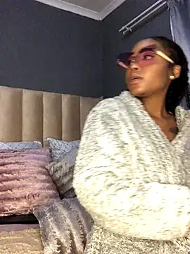 Snapshot of Nicole_Liam_ chatting on 11, 10, 2025 Nicole Liam online show from 11, 10, 2025