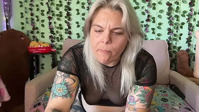 CherryBombBomb online show from 11, 6, 2026