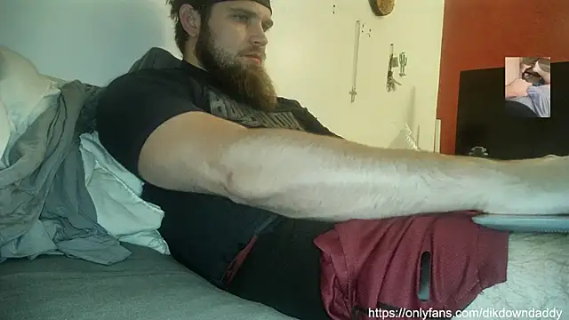 Snapshot of dikdowndaddy chatting on 4, 2, 2025 dikdowndaddy online show from 4, 2, 2025