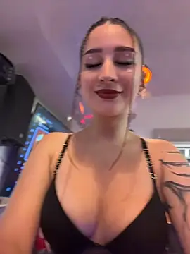 Snapshot of Mon_Cherry chatting on 30, 4, 2026 Mon Cherry online show from 30, 4, 2026