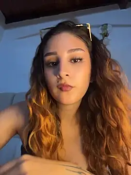 Snapshot of Mon_Cherry chatting on 15, 4, 2026 Mon Cherry online show from 15, 4, 2026