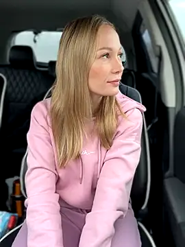 Snapshot of LavenderHot chatting on 11, 10, 2025 LavenderHot online show from 11, 10, 2025